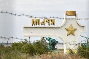 Волонтери скинули над окупованим Кримом тисячі листівок із нагадуванням про Україну