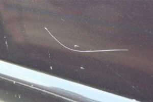 У райцентрі на Волині хтось уночі шкодить автомобілі