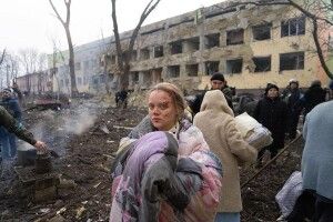 Породілля із Маріуполя, фото якої облетіло увесь світ, тепер знущається над «азовцями»