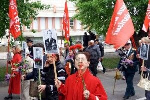 Комуністи 9 травня використали фото «бійця», який насправді не воював