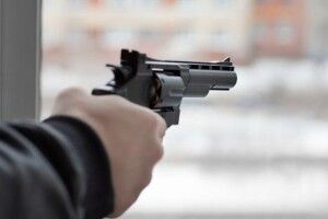 У Києві фанат «ДНР» відкрив вогонь по людях з вікна