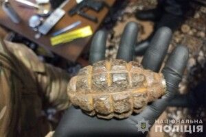У Луцькому районі в оселі чоловіка знайшли боєприпаси і канабіс