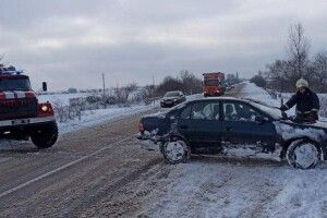 На Волині витягли із снігових кучугур автобус і п'ять автівок