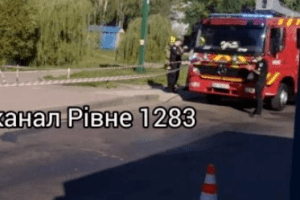 У Рівному викликали спецслужби через підозрілу шкатулку на зупинці (Фото)