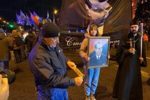 Як цього року столицею марширували бандерівці зі смолоскипами (Фото, відео)