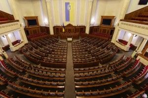 Дві третини депутатів Верховної Ради прогулювали у червні пленарні засідання