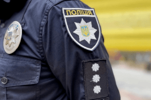 На Рівненщині, щоб врятувати чоловіка, правоохоронцям довелося вибити скло  