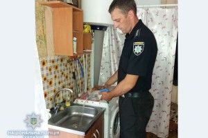 Рівненські поліцейські вилили півтори тисячі літрів самогону