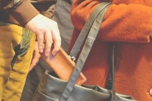 Вихопив сумку з гаманцем: на Волині судили семикласника за пограбування пенсіонерки