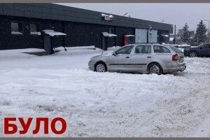 У Луцьку після скарги прибрали снігові замети біля супермаркету
