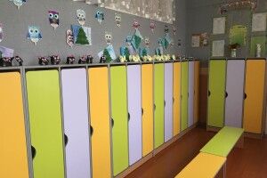 Мер Ковеля пообіцяв усім дошкільнятам... кольорові двері