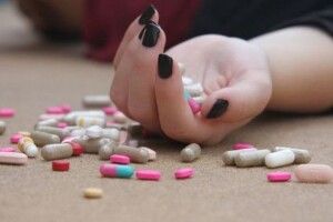 Стало зле в школі: у Луцьку дівчинка наковталася таблеток