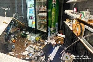 У Рівному чоловік розтрощив кафетерій через ревнощі