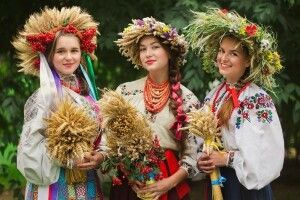 Дівчата, приходьте на конкурс віночків на свято по-баївськи 