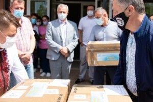 Якість світового рівня: українські лікарі розповіли про ІФА-тести, які привіз Фонд Порошенка