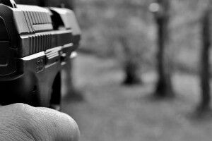 Серед міста стріляв у перехожого: у Рівному розшукують бандита (Фото)