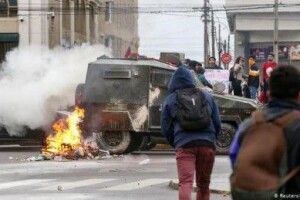 Чилійці змусили свого Президента скасувати здорожчання квитків на метро