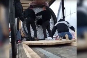 Сигарет на майже 5 млн гривень дістали із котушок з кабелем (Відео)