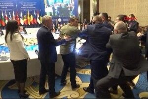 Українські делегати побилися з росіянами на саміті ПАЧЕС в Анкарі (Відео)