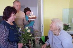 У громаді на Волині привітали 95-річну ювілярку