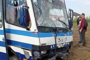 Поблизу Рівного розбилася маршрутка з пасажирами (Фото)