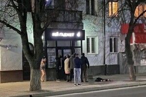 На Волині з балкону третього поверху випав чоловік