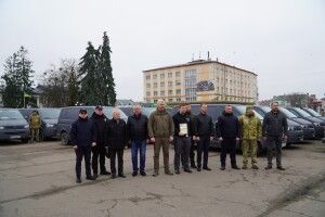 Волинським прикордонникам у зону бойових дій відправлять 50 автівок 
