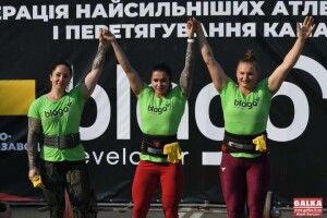 Три українки протягнули п'ять бетонозмішувачів і встановили рекорд (Фото) 