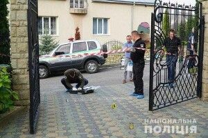 На місці замаху на ректора тернопільського вишу знайшли записку зі словами «memento mori» 