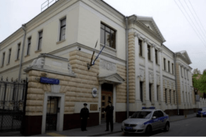 В Москві закидали димовими шашками посольство Латвії 