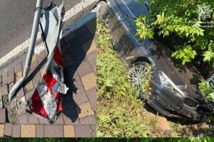 На Волині водій BMW зніс дорожні знаки та з'їхав у кювет