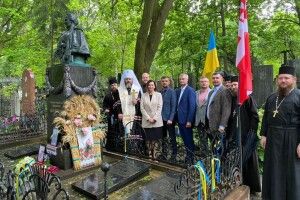 Голова облради з волинськими нардепами побували біля могили Лесі Українки