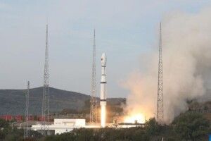 Китай запустив у космос три експериментальні супутники