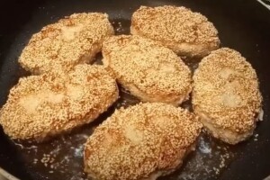 Як приготувати ароматні котлети з хрусткою скоринкою