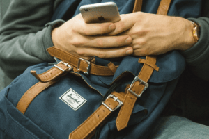 Українцям дали поради, як довше зберігати заряд мобільного в умовах війни