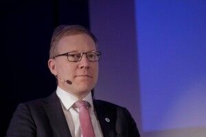 Київ має вкладати гроші в оборону, а не у «Велике будівництво», - Марко Міхельсон