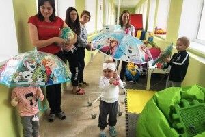 Маленьким пацієнтам обласної лікарні привезли пасхальні подарунки (Фото)