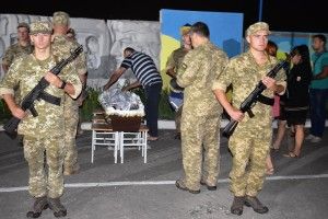 На Дніпропетровщині побратими попрощалися з молодим військовослужбовцем з Камінь-Каширщини (Фото)