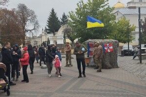 Повісток не роздають: на вулицях Луцька з’явились рекрутингові групи