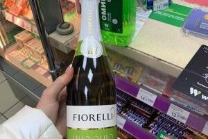 У Луцьку на автозаправці в заборонений час продали шампанське (Фото)