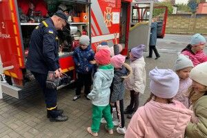 Луцькі школярі спробували себе у ролі вогнеборців
