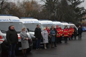 Медики Волині отримали шість нових «швидких»: яким районам дістались
