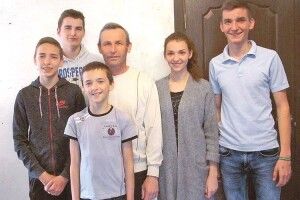 Волинянин без дружини поставив на ноги 5 неповнолітніх дітей