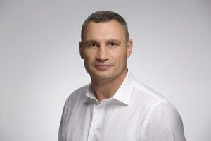 «Потрібно боротися не один проти одного, а за Україну!» - Кличко про переслідування Порошенка