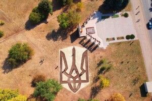 Дерева висадили у формі герба України
