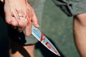 У Ковелі неадекват поранив ножем чоловіка і побив жінок