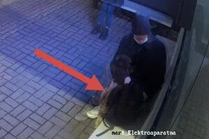 У Луцьку студент розмальовував зупинку: матір привела його до муніципалів (Фото)