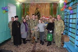 Прикордонники влаштували «особливим» дітям свято та передали їм «Миколайчики» (Фото)