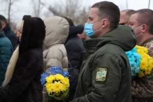 Священники, політики, військові, громадськість: у Луцьку вшанували Героїв Крут (Фото)