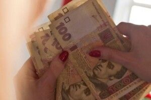 Волинянка непомітно витягнула з кишені перехожого 4000 гривень